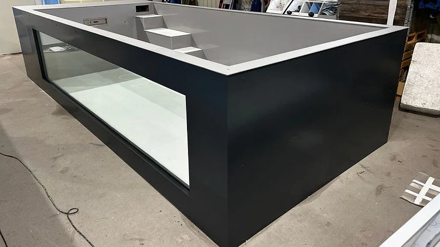 Piscine en polypropylène de 6,5 m x 2,5 m avec une fenêtre de 4 m