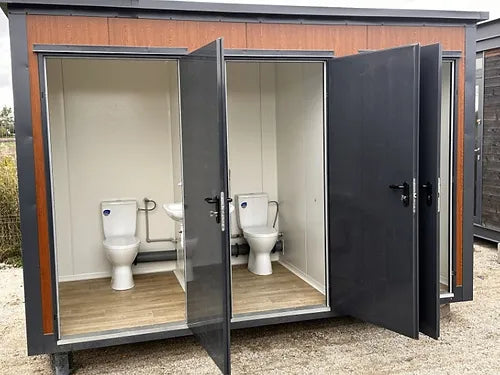 Conteneur sanitaire de type pavillon avec 3 cabines