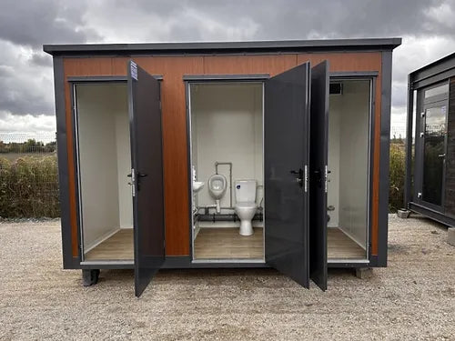 Conteneur sanitaire de type pavillon avec 3 cabines