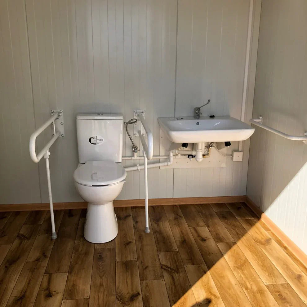 Conteneur en panneaux sandwich avec toilettes 6,00×3,00