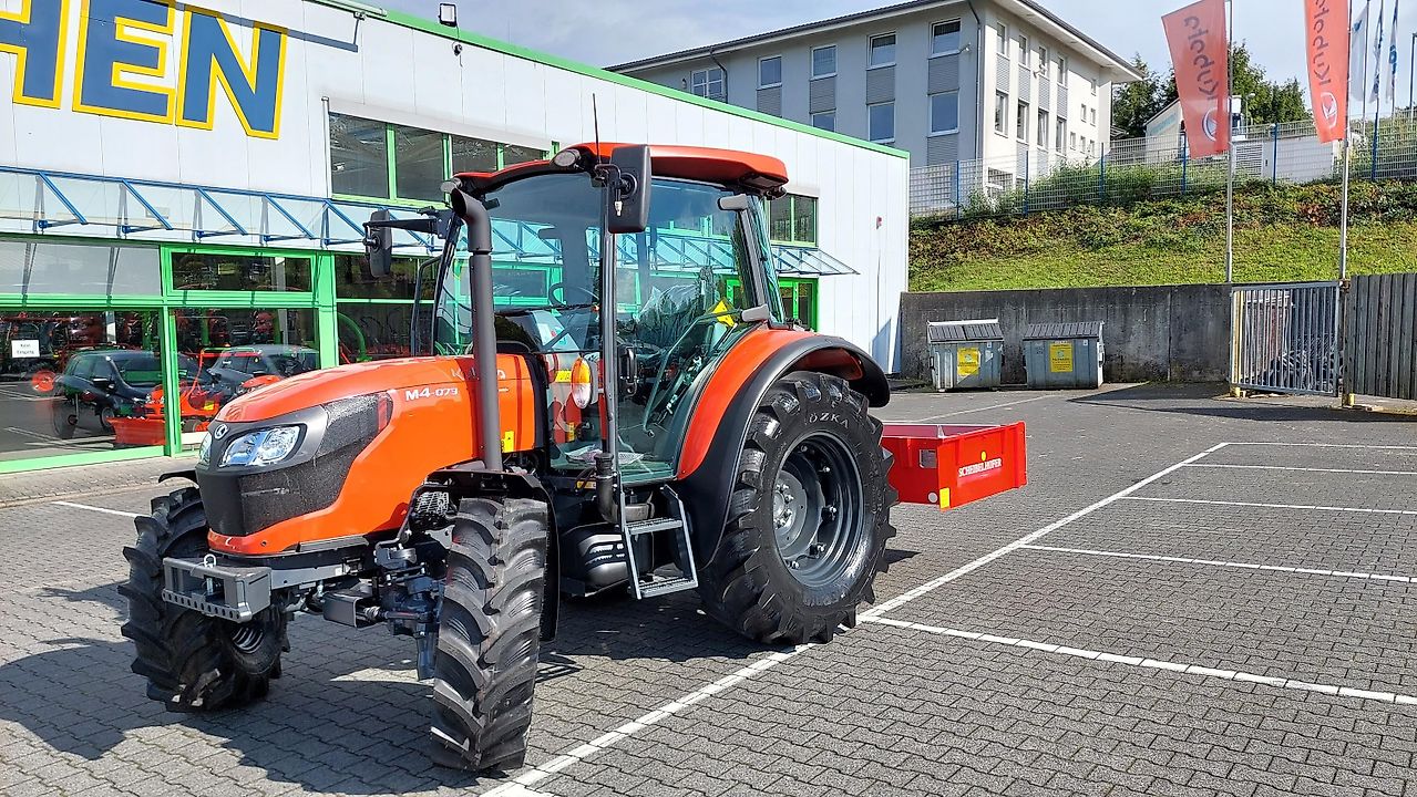 Kubota M4-073 CAB