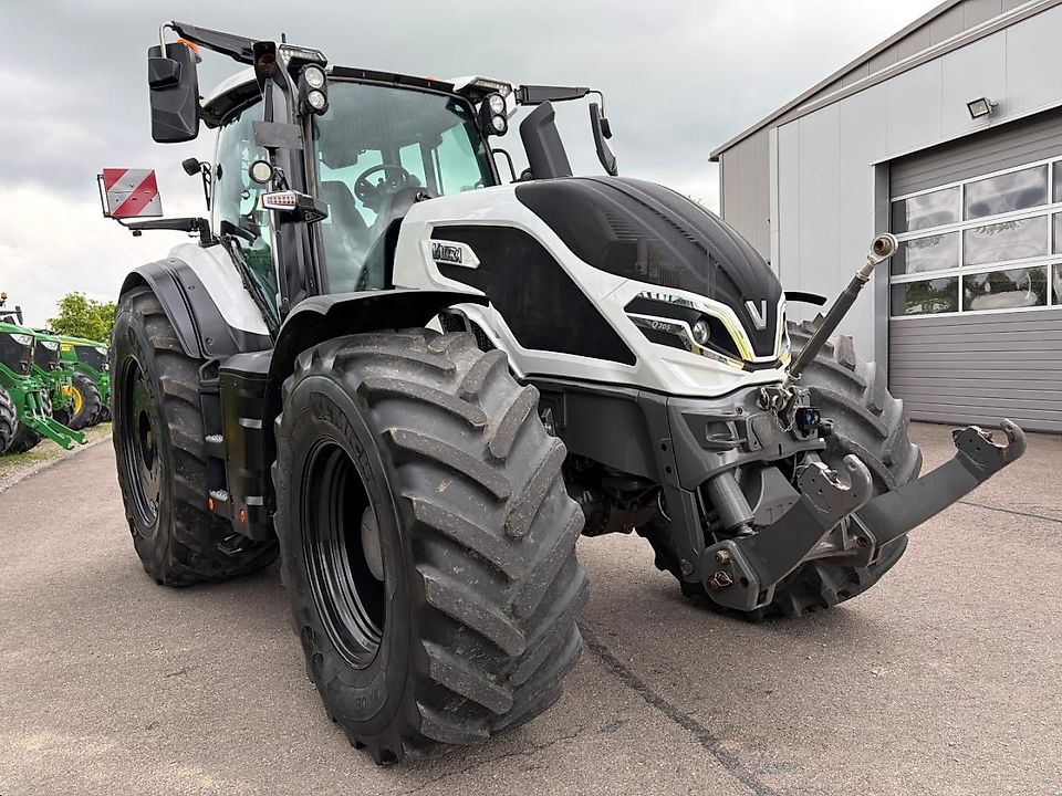 Valtra Q305  2023