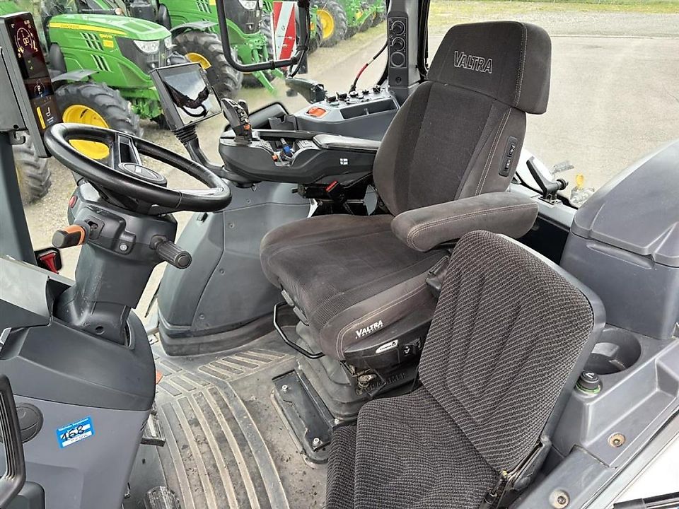 Valtra Q305  2023
