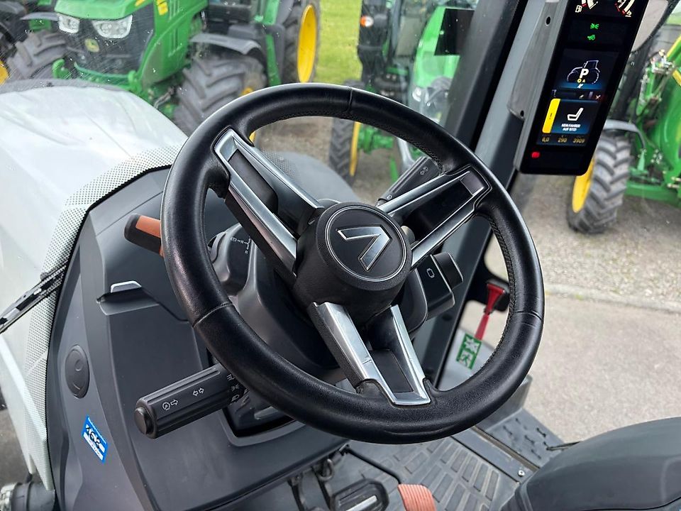 Valtra Q305  2023