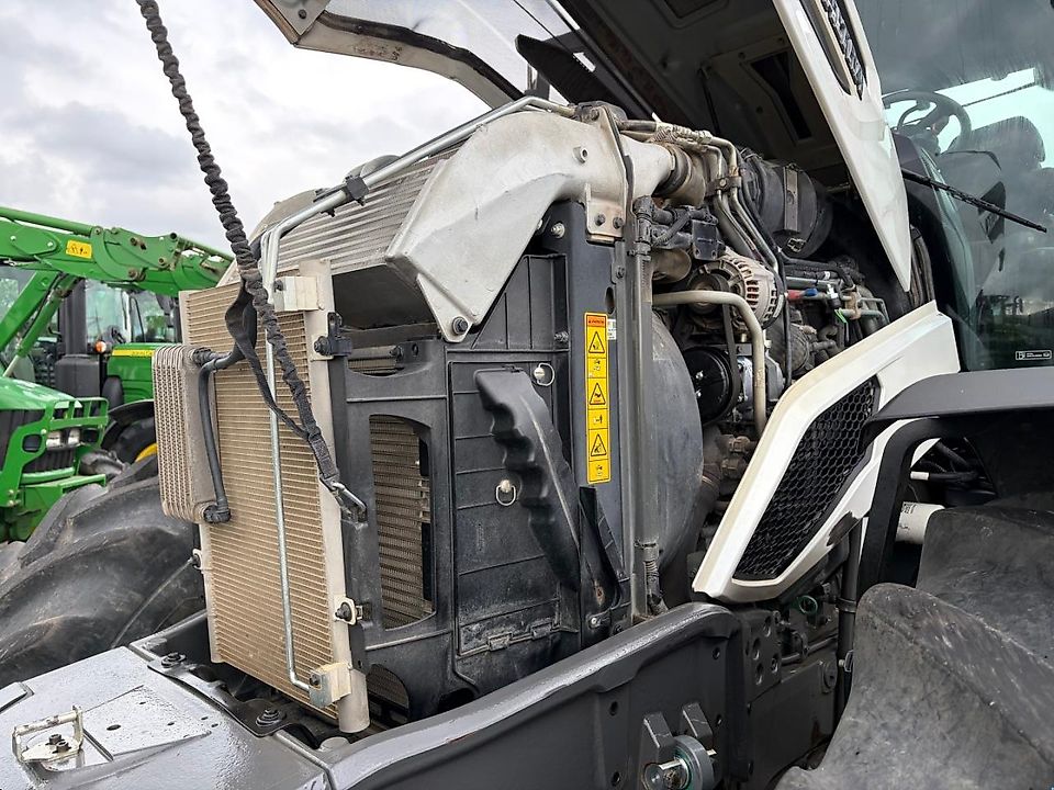 Valtra Q305  2023