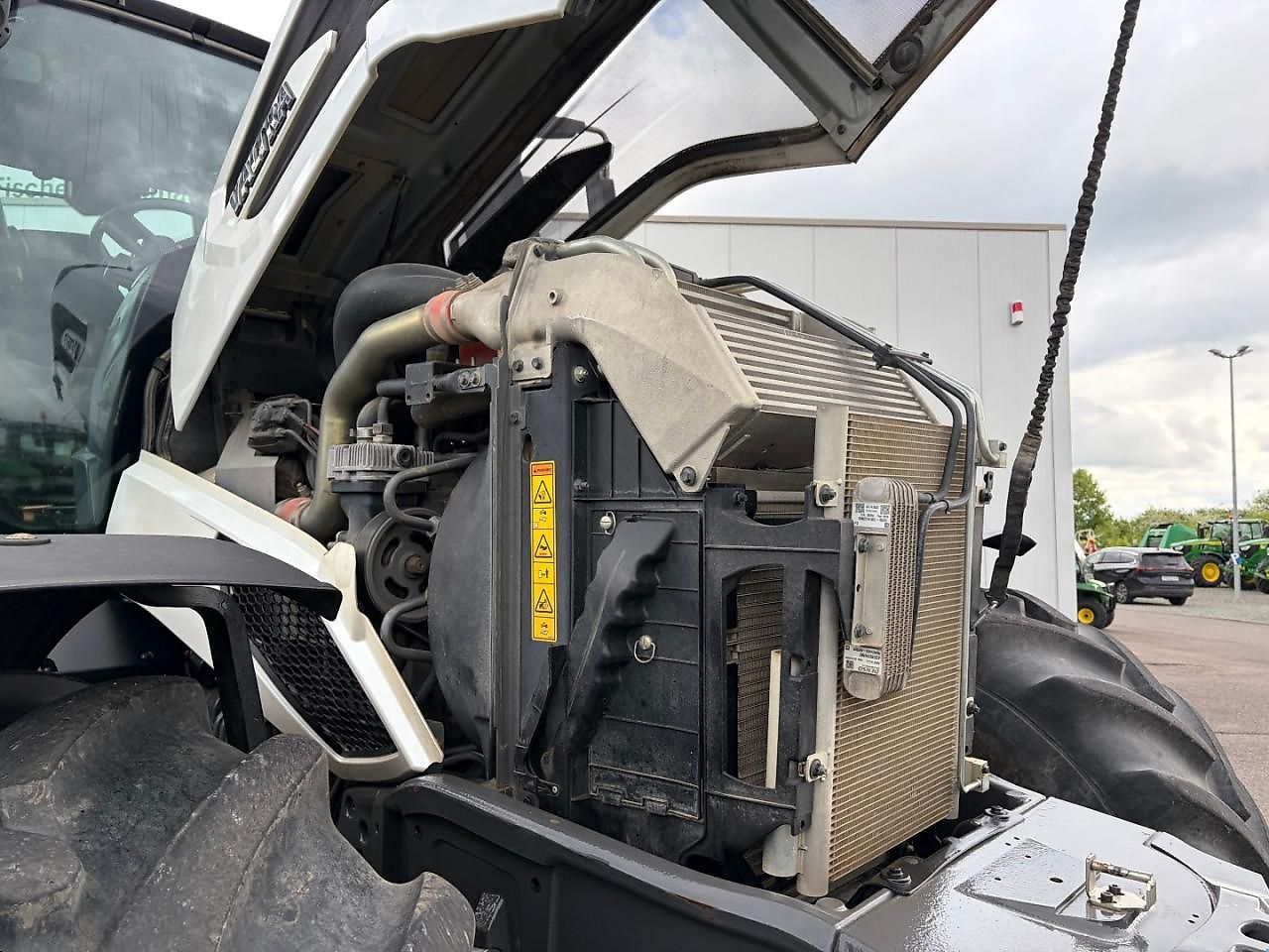 Valtra Q305  2023