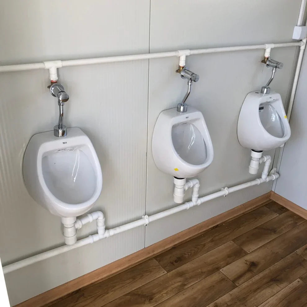 Conteneur en panneaux sandwich avec toilettes 6,00×3,00