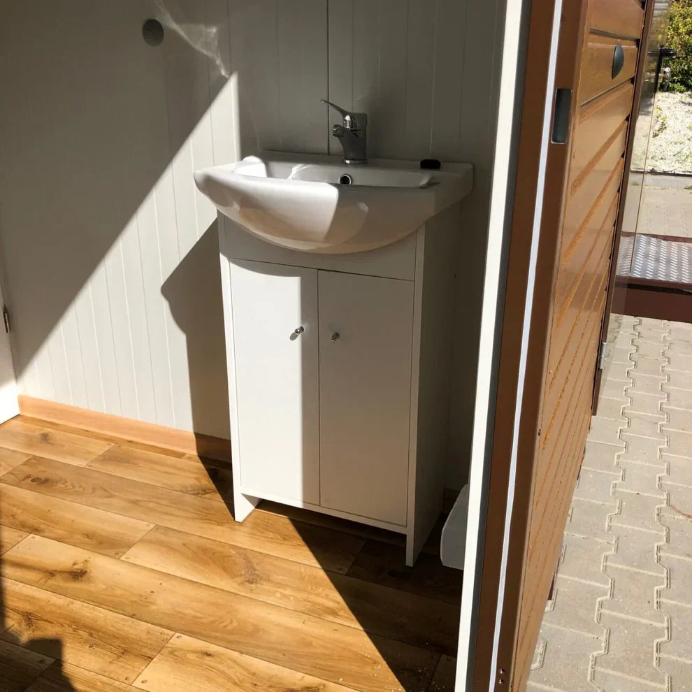Conteneur en panneaux sandwich avec toilettes 6,00×3,00