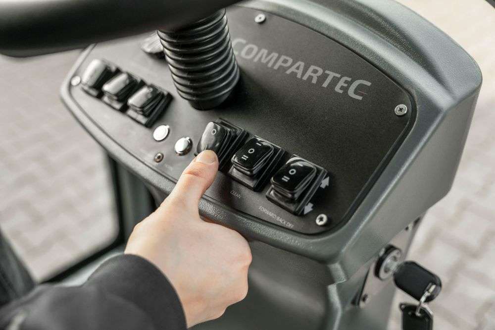 Balayeuse autoportée Clean Master Xtreme - 18000 m²/h