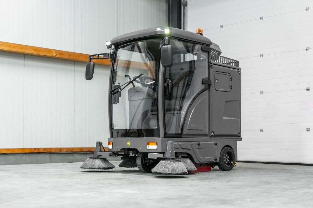Balayeuse autoportée Clean Master Xtreme - 18000 m²/h