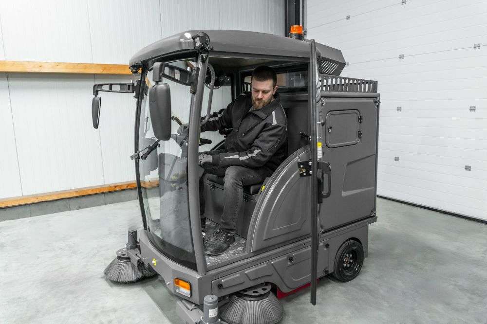 Balayeuse autoportée Clean Master Xtreme - 18000 m²/h