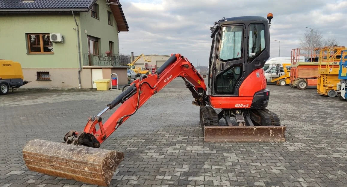 Kubota U25-3 + 3 Caçambas – 2,5T agri-tract