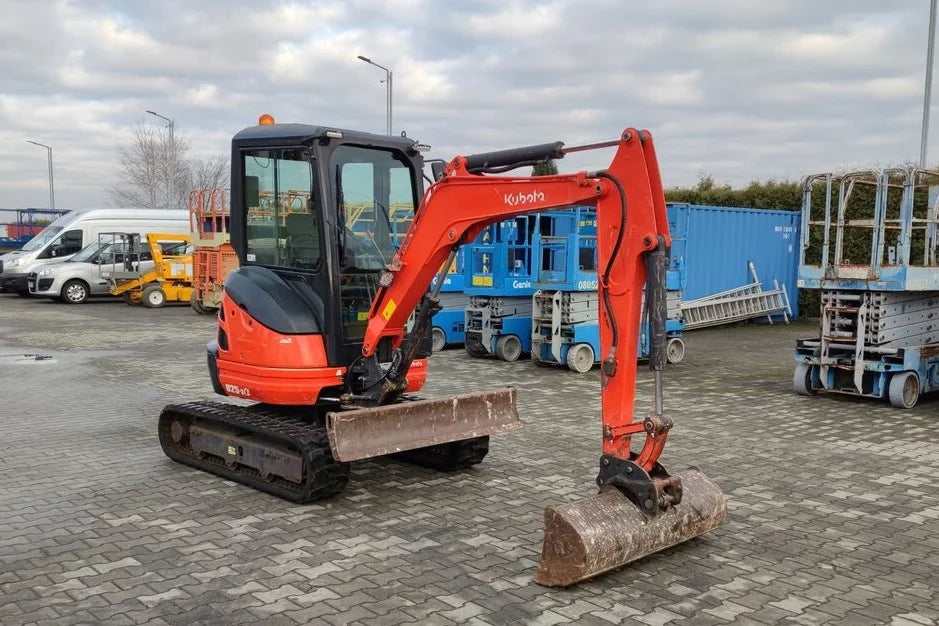 Kubota U25-3 + 3 Caçambas – 2,5T agri-tract