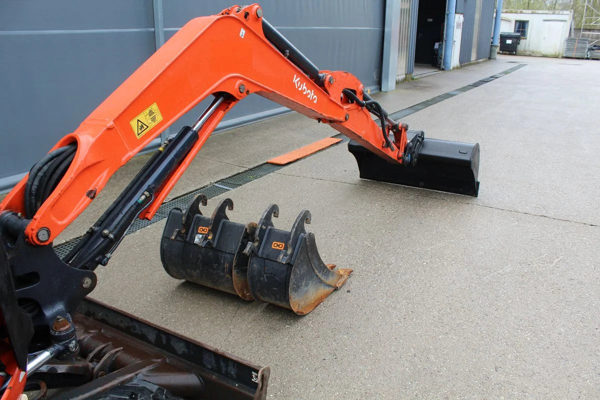 Kubota U27-4 + 3 Caçambas – 2,6T agri-tract