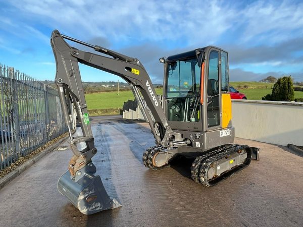 Volvo ECR25D 2022 agri-tract
