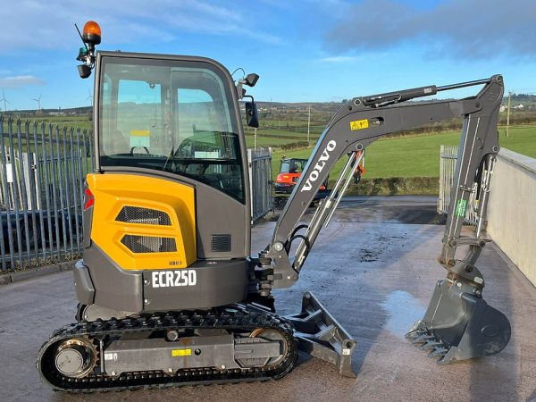Volvo ECR25D 2022 agri-tract