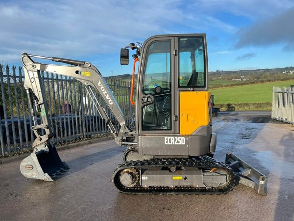 Volvo ECR25D 2022 agri-tract