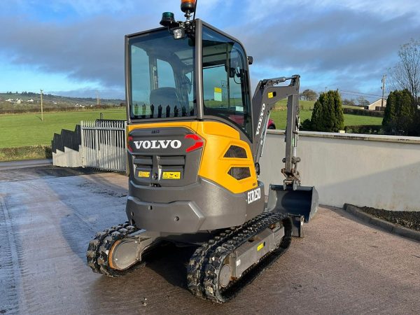 Volvo ECR25D 2022 agri-tract