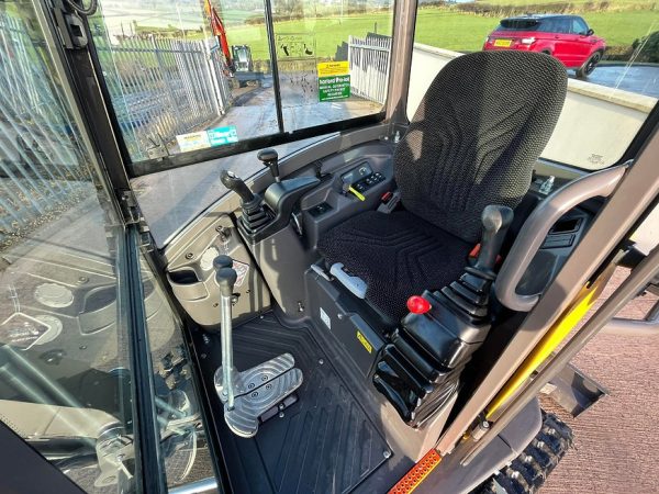 Volvo ECR25D 2022 agri-tract