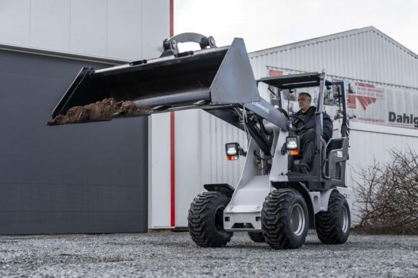 Chargeuse sur pneus 1200 kg – direction articulée, CT-W12 agri-tract