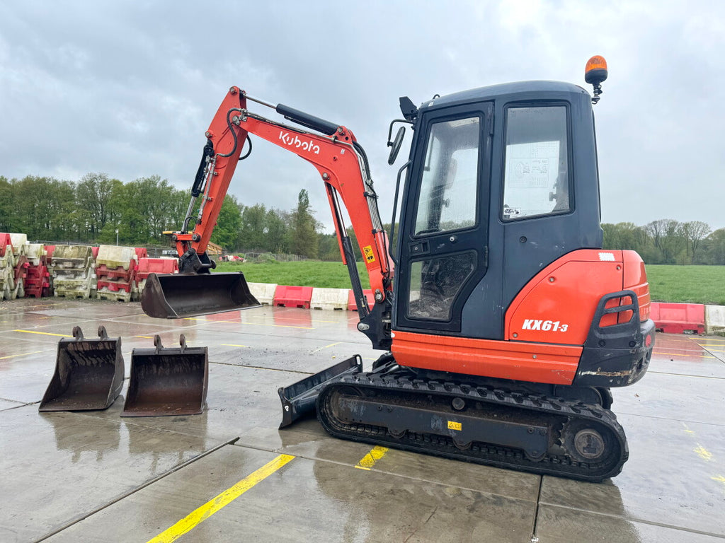 Kubota KX61-3 + 3 Caçambas – 2,6T agri-tract