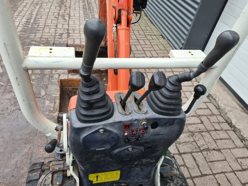Kubota U10-3 + 3 Caçambas – 1,1T agri-tract