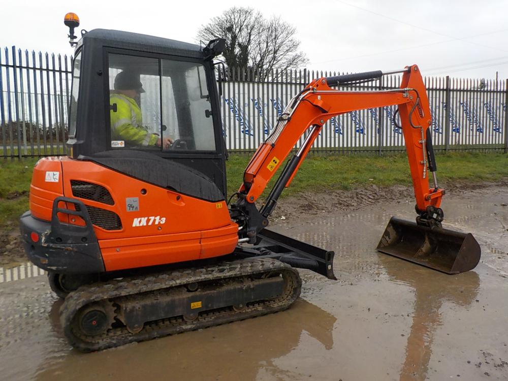 Mini Escavadora Kubota KX71-3 + Equipamento – 2,8T agri-tract