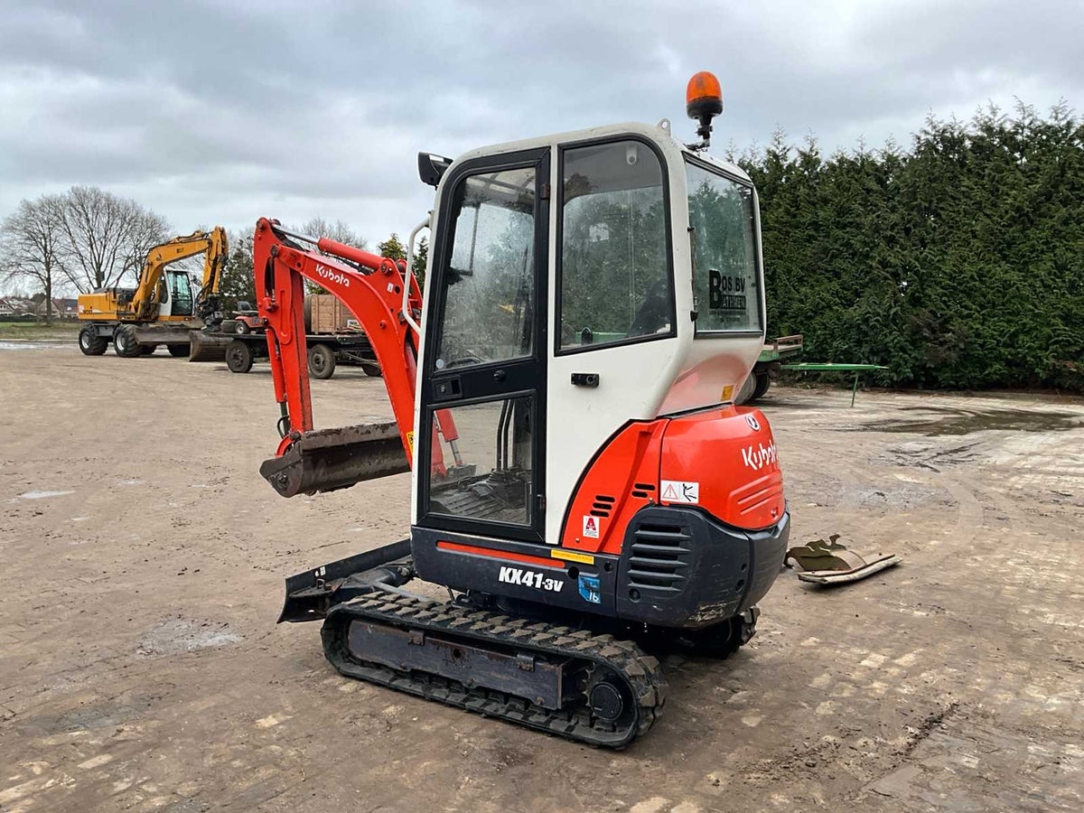 Kubota KX41-3V + 3 Caçambas – 1,6T agri-tract
