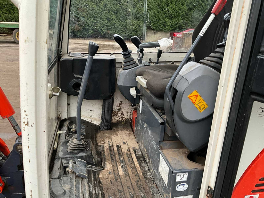 Kubota KX41-3V + 3 Caçambas – 1,6T agri-tract