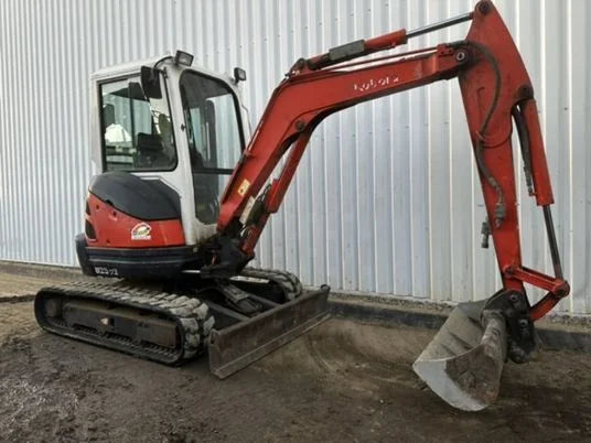 Kubota U25-3 Alpha Cab + 3 Caçambas – 2,6T agri-tract