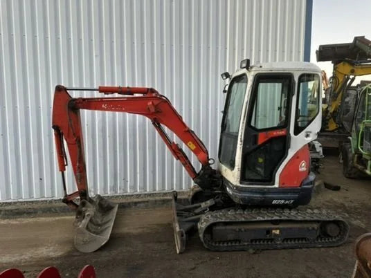 Kubota U25-3 Alpha Cab + 3 Caçambas – 2,6T agri-tract